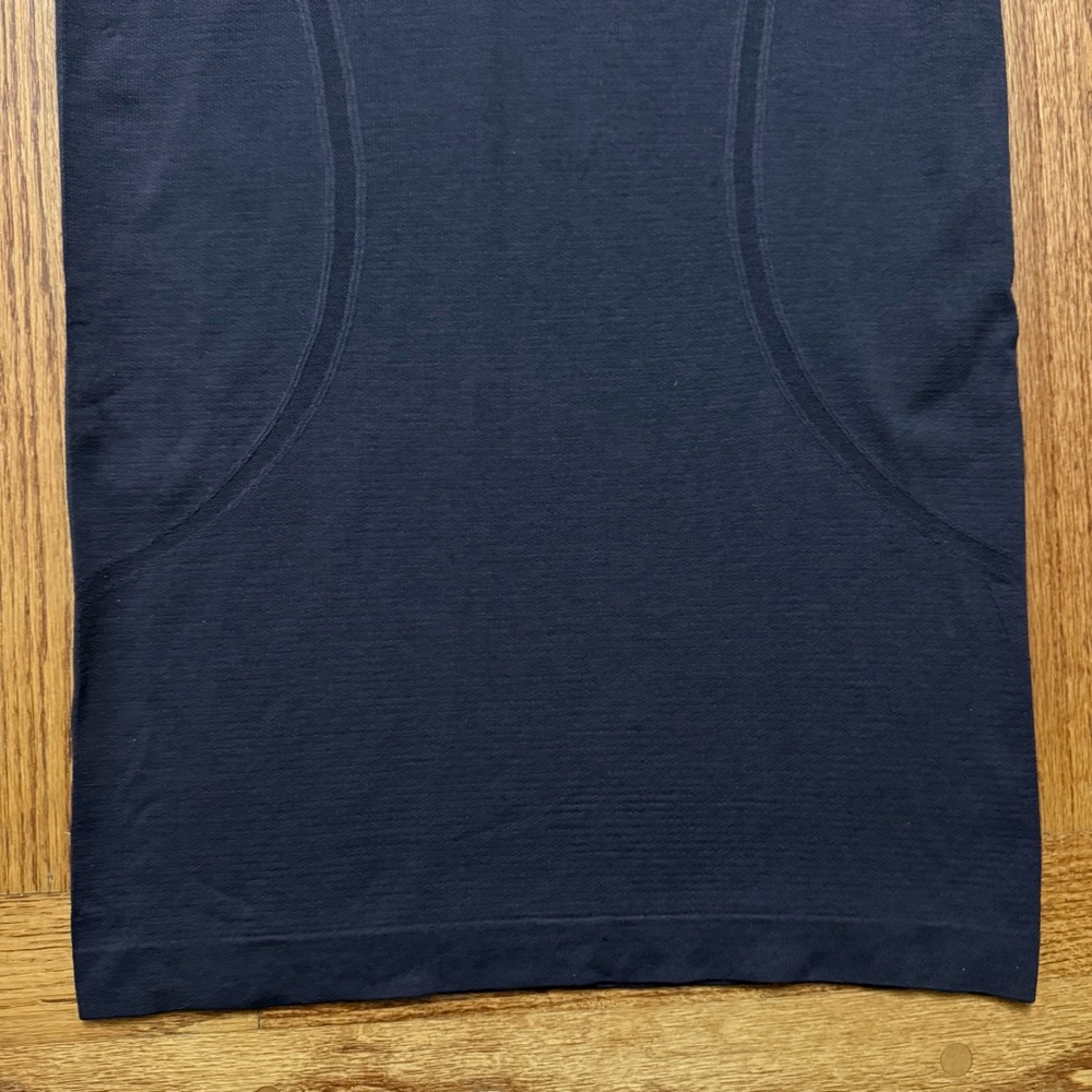 Lululemon Swiftly Tech Long Sleeve Crew in Black Cherry size 6 - Picture 6 of 14
